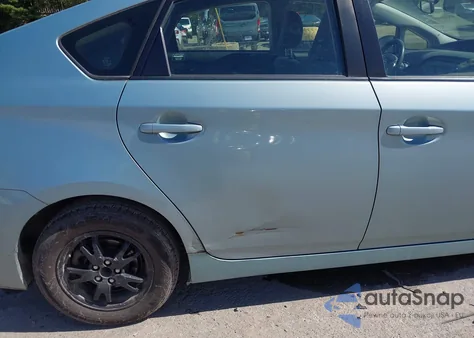 2014 Toyota Prius Three z USA, uszkodzony, nr VIN JTDKN3DUXE1817101